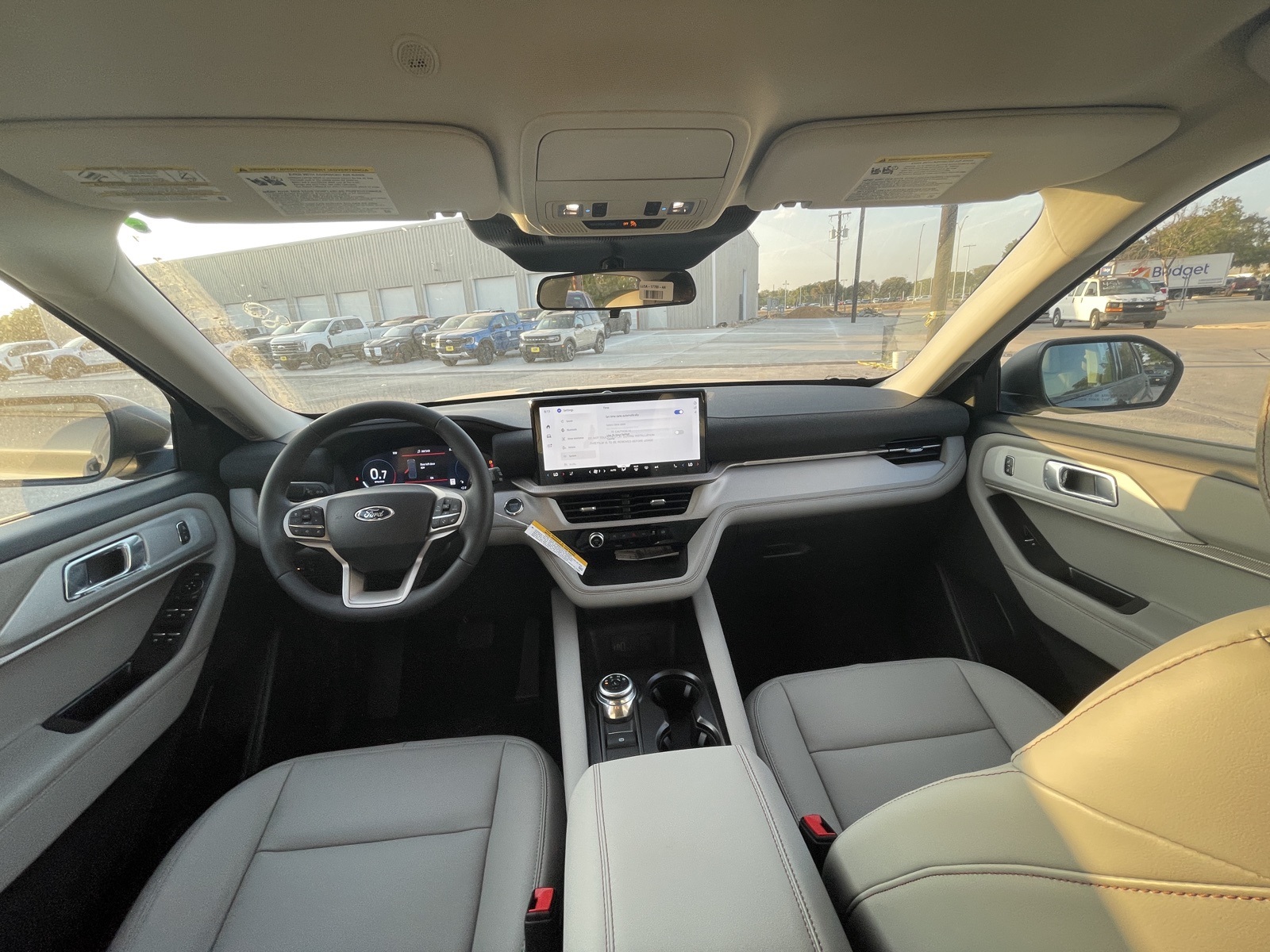 2026 Ford Explorer photo 3