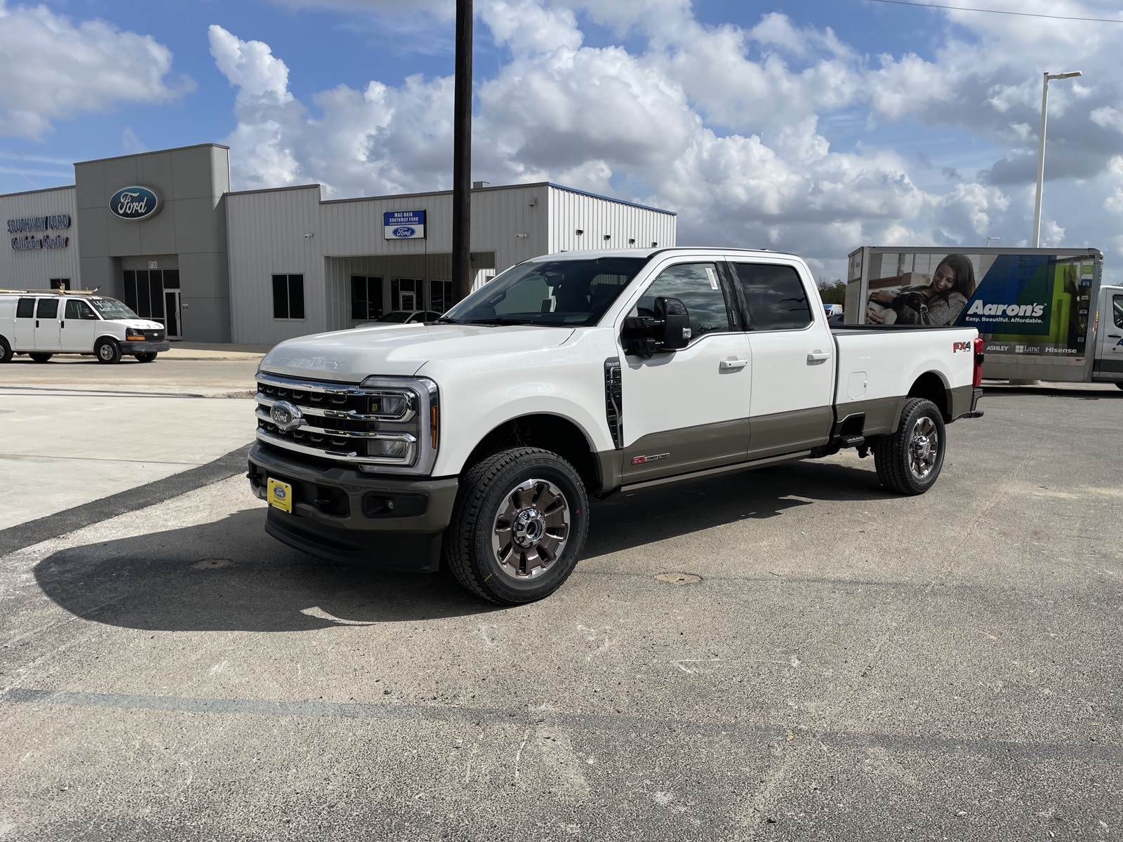 2026 Ford F-350 Super Duty King Ranch's photo