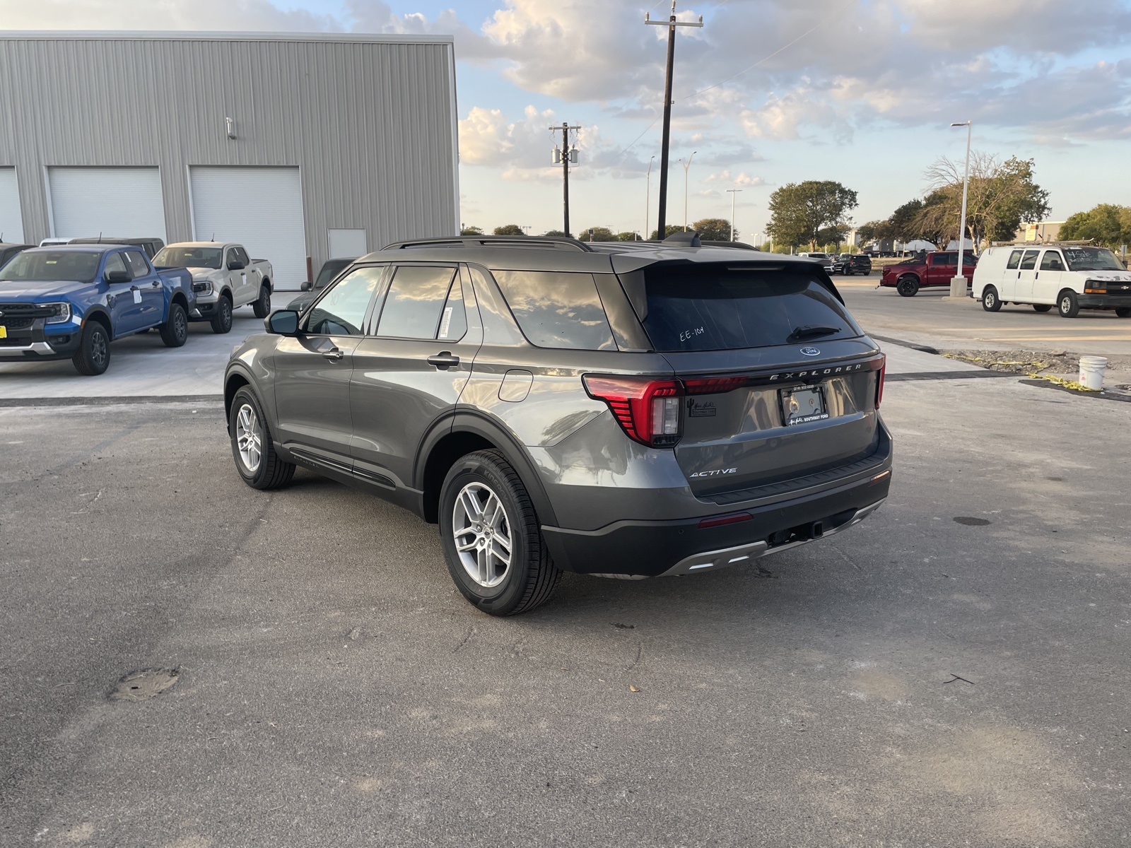 2026 Ford Explorer photo 3