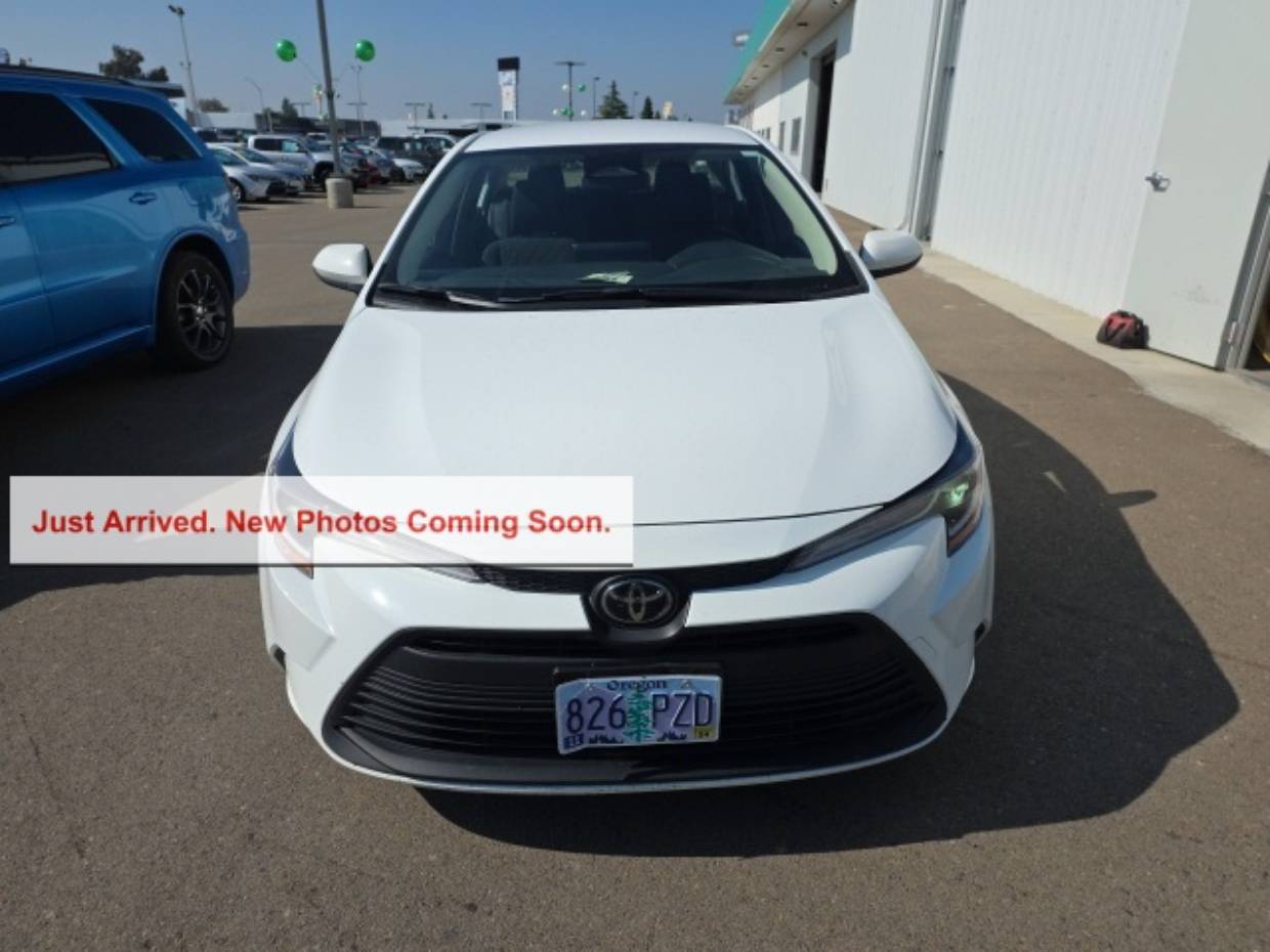 Used 2023 Toyota Corolla LE with VIN JTDB4MEEXPJ000617 for sale in Kansas City