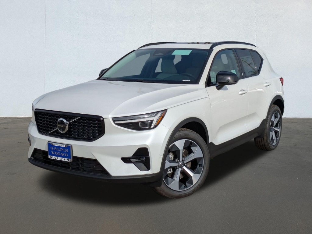 2026 Volvo XC40 B5 Plus