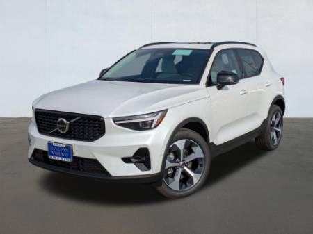 2026 Volvo XC40 B5 Plus