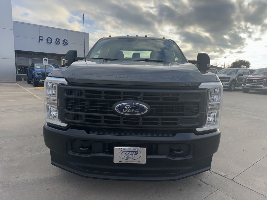 2026 Ford F-350 XL photo 2