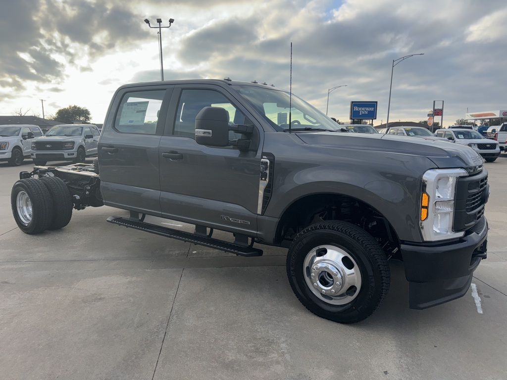 2026 Ford F-350 XL photo 3