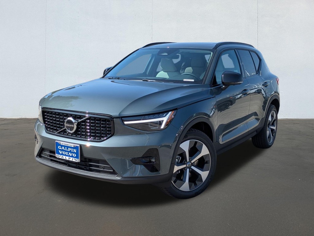 2026 Volvo XC40 B5 Plus