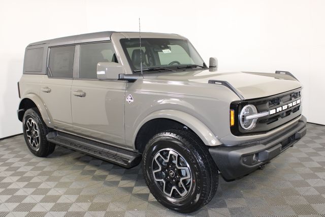 2025 Ford Bronco 4-Door Outer Banks's photo