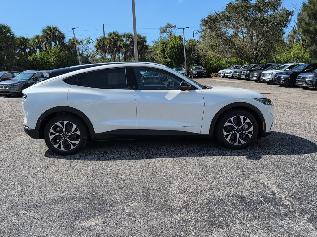 2025 Ford Mustang Mach-E Select photo 2