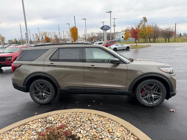2026 Ford Explorer ST photo 3