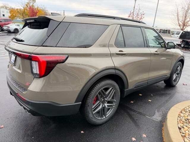 2026 Ford Explorer ST photo 4