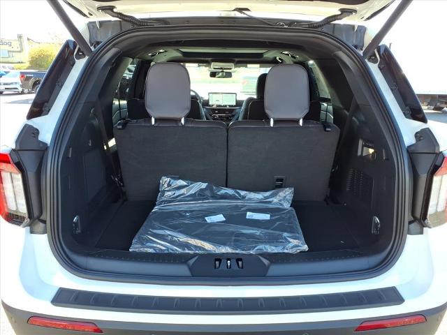 2026 Ford Explorer Platinum photo 2