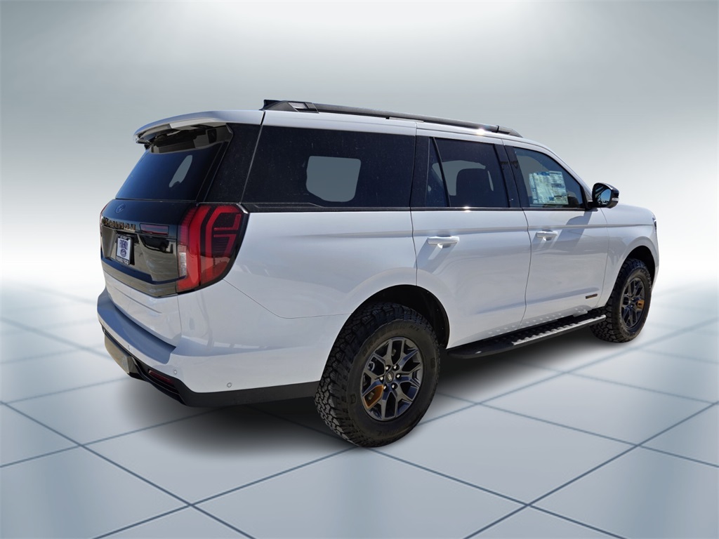 2025 Ford Expedition photo 2