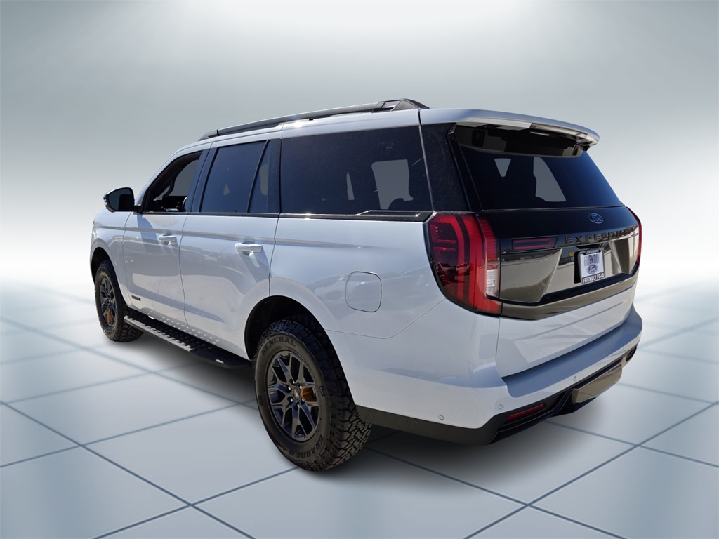 2025 Ford Expedition photo 3