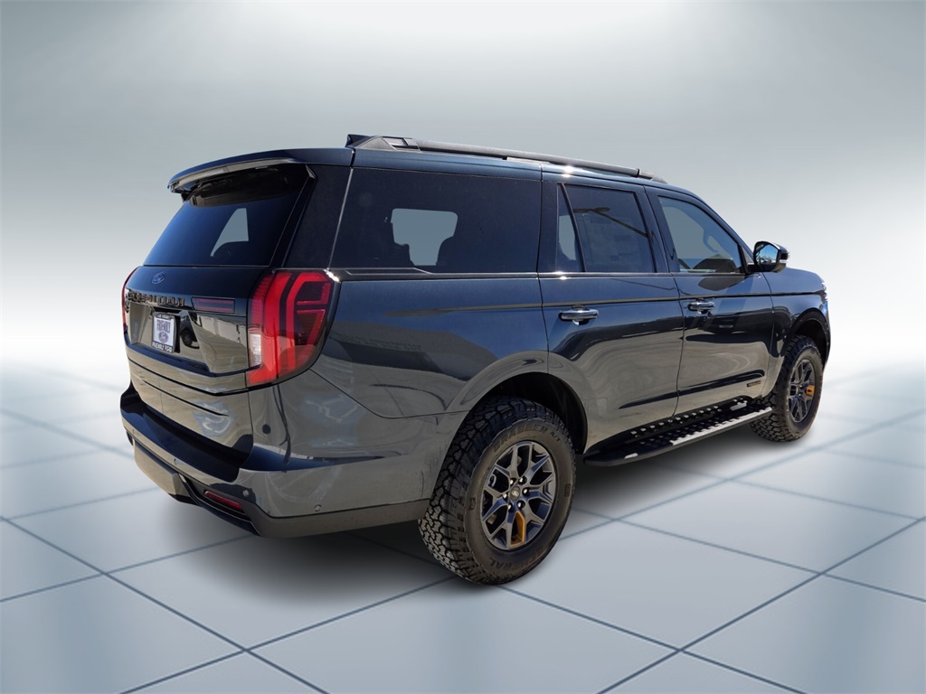 2025 Ford Expedition photo 3