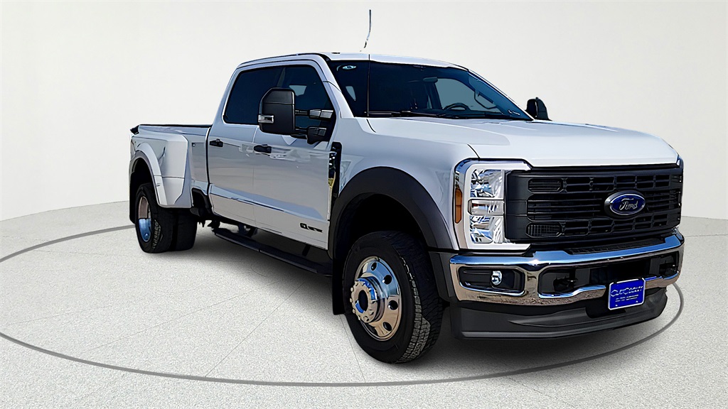 2026 Ford F-450 Super Duty XL's photo