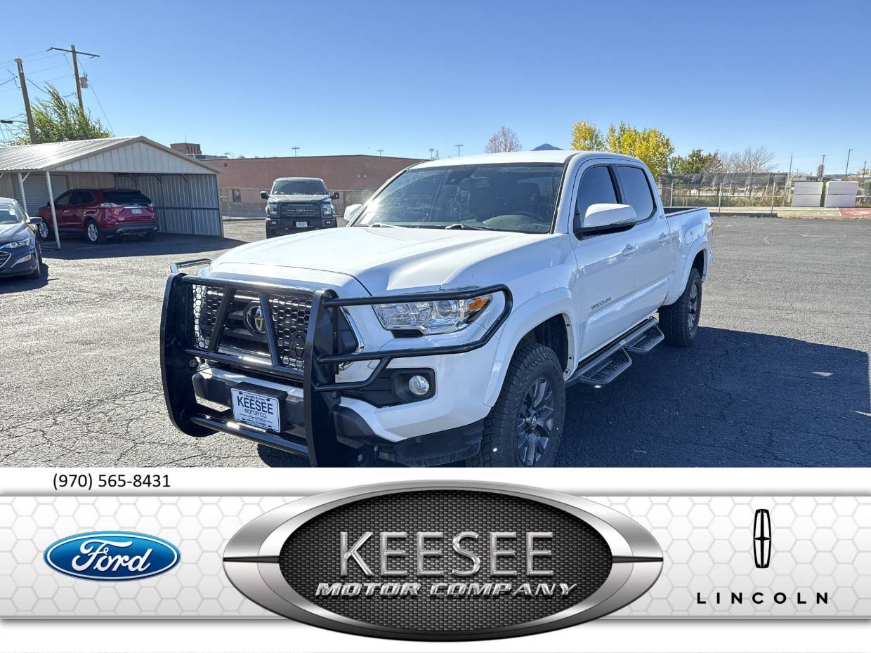 2023 Toyota Tacoma SR5's photo