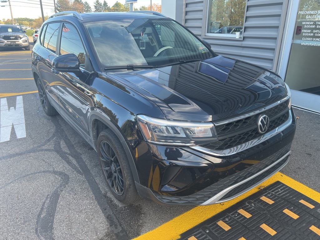 2022 Volkswagen Taos SE photo 2