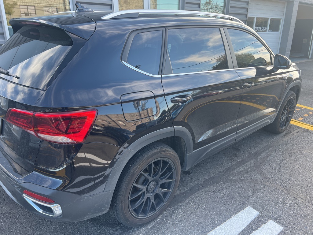 2022 Volkswagen Taos SE photo 4