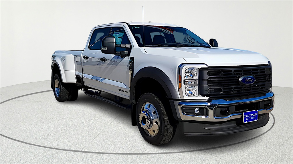 2026 Ford F-450 Super Duty XL's photo
