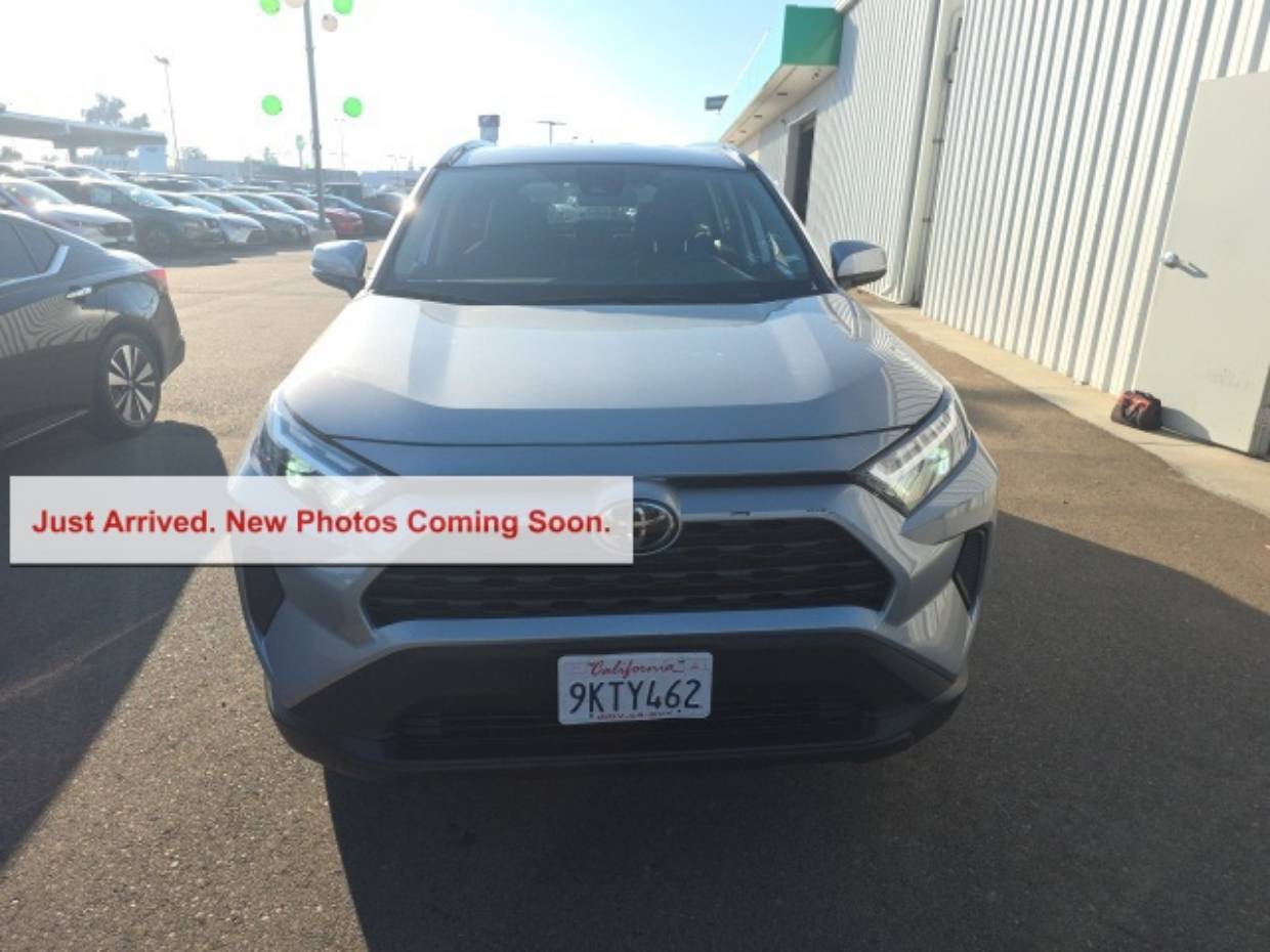 Used 2024 Toyota RAV4 XLE with VIN 2T3W1RFV1RW318829 for sale in Kansas City