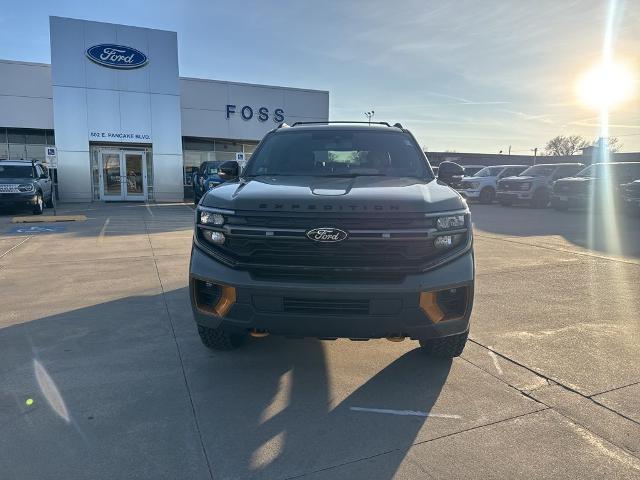 2025 Ford Expedition photo 2