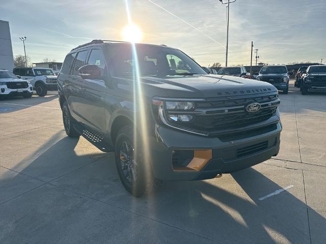 2025 Ford Expedition photo 3