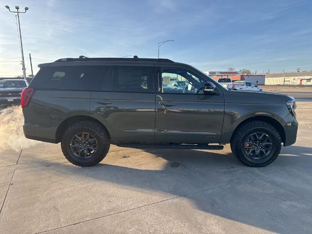 2025 Ford Expedition photo 4