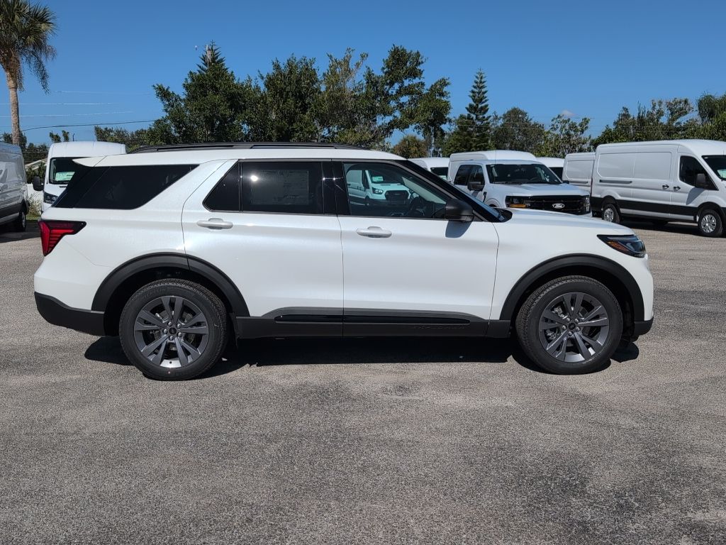 2026 Ford Explorer photo 2