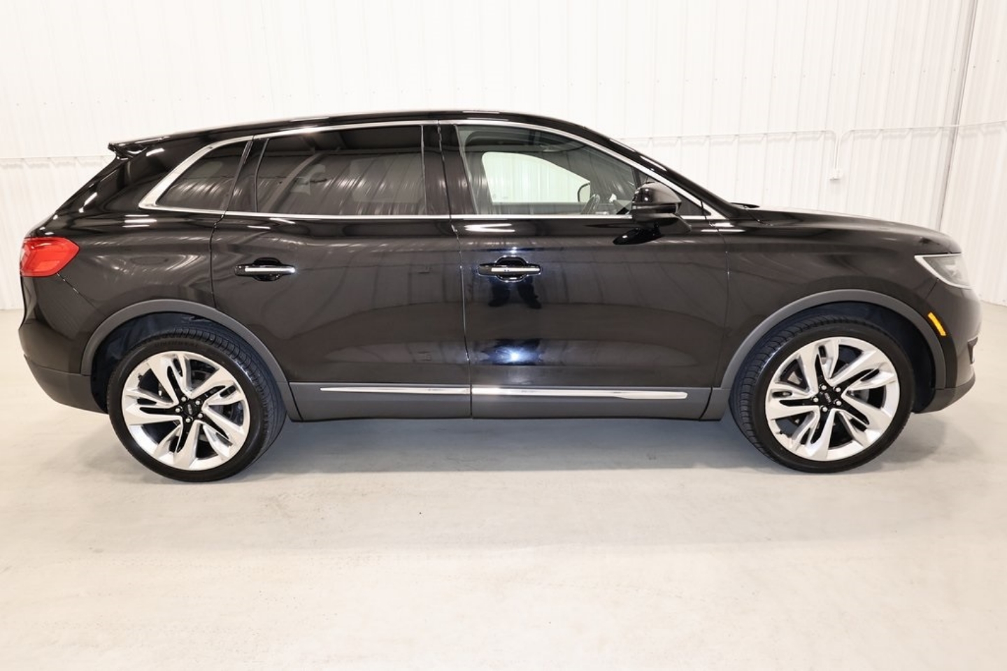 Used 2017 Lincoln MKX Reserve with VIN 2LMPJ8LR7HBL30040 for sale in Canfield, OH
