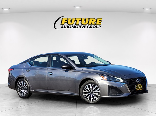 Used 2024 Nissan Altima 2.5 SV