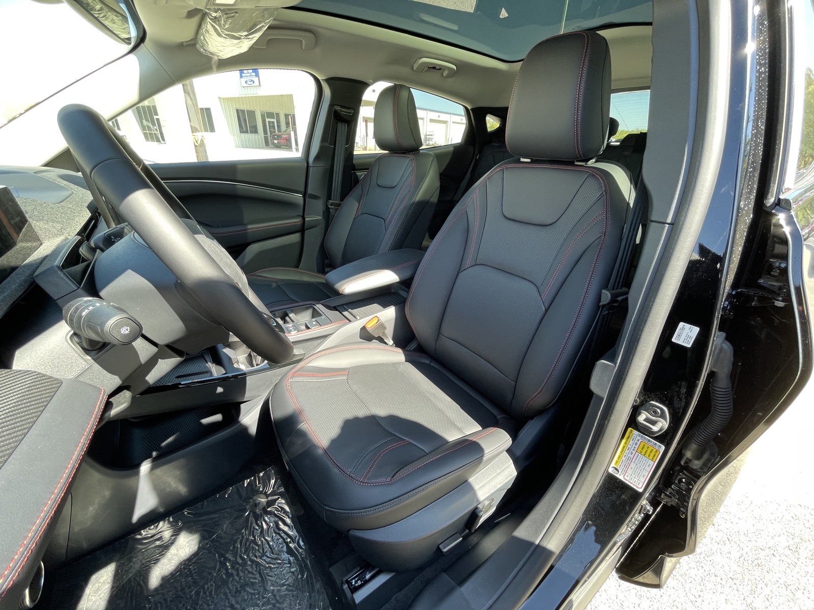 2025 Ford Mustang Mach-E Premium photo 4