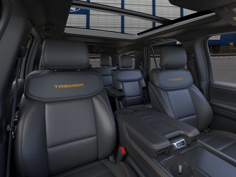 2025 Ford Expedition photo 3