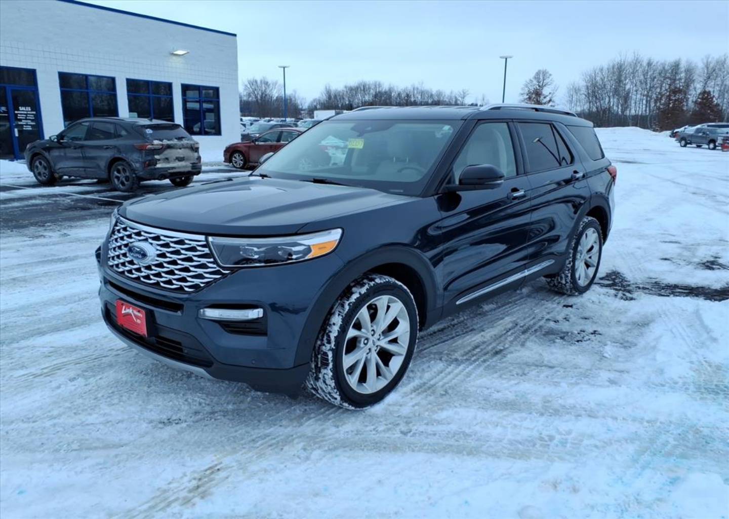 2022 Ford Explorer Platinum's photo