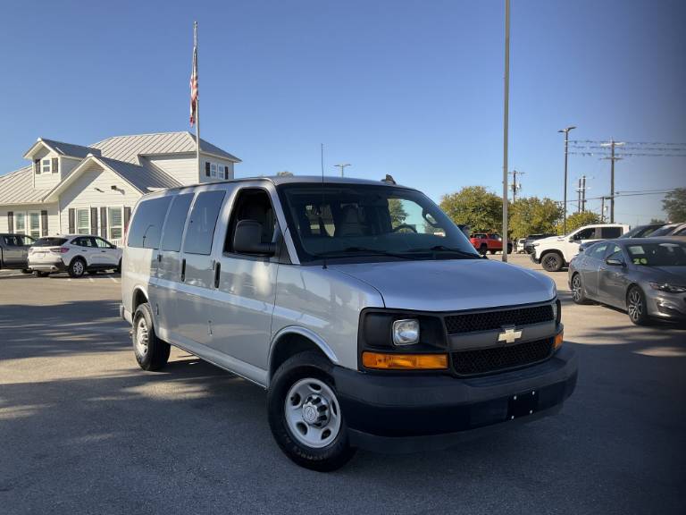 2017 Chevrolet Express Passenger LS