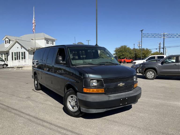 2017 Chevrolet Express Passenger LS