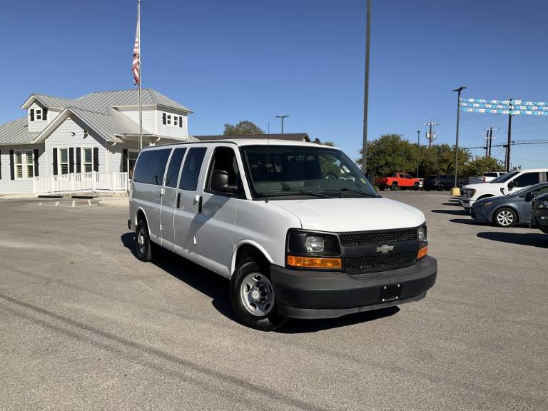 2017 Chevrolet Express Passenger LS