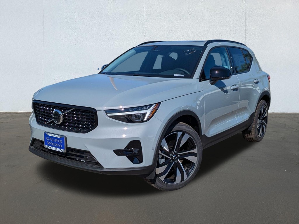 2026 Volvo XC40 B5 Ultra