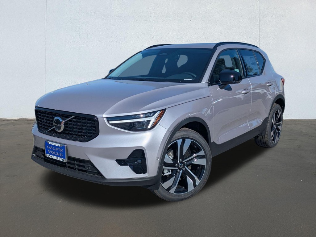2026 Volvo XC40 B5 Ultra
