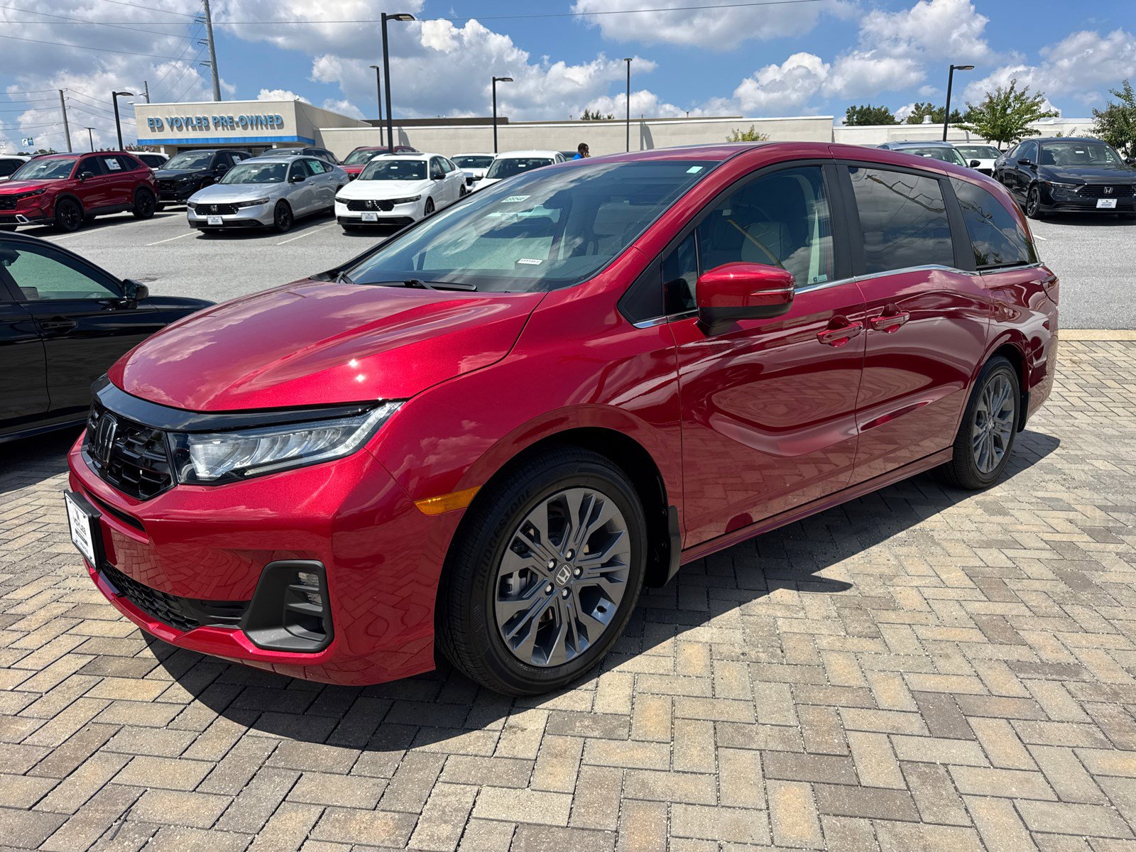 2026 Honda Odyssey Touring photo 3