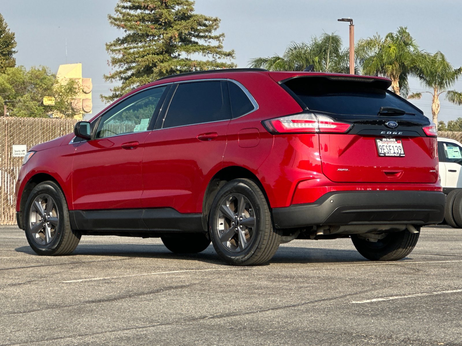 2022 Ford Edge SEL photo 2