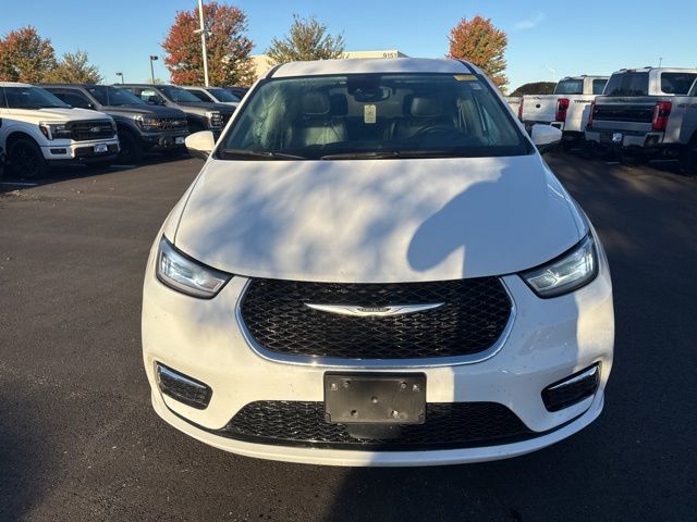 Used 2023 Chrysler Pacifica Touring L with VIN 2C4RC1BG2PR567163 for sale in Kansas City