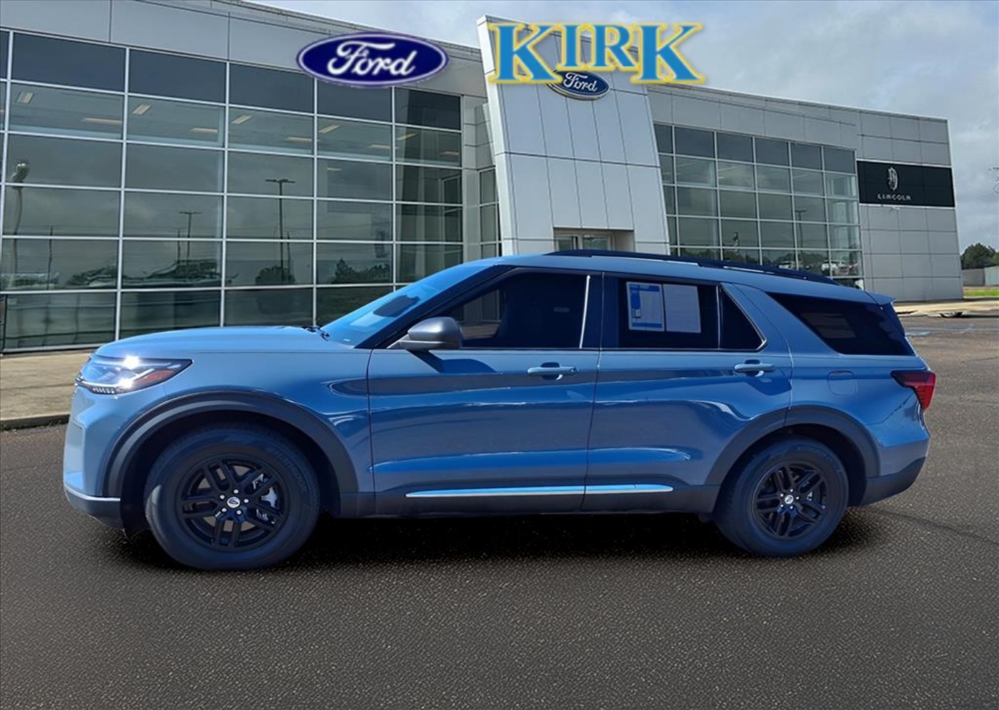 2025 Ford Explorer Active's photo