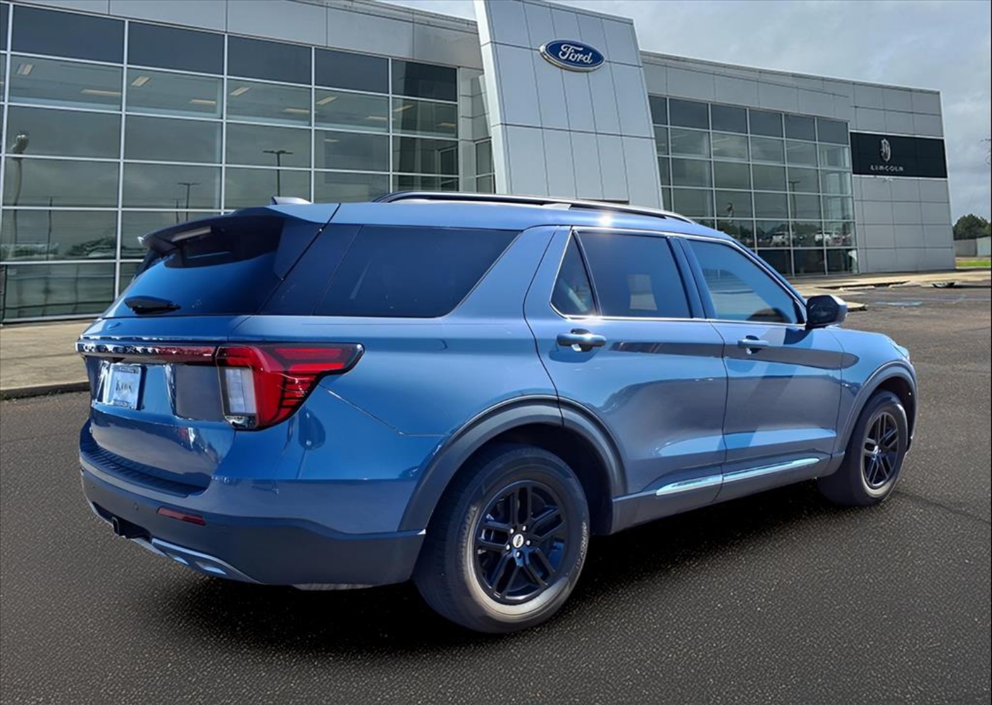 2025 Ford Explorer Active - Photo 8