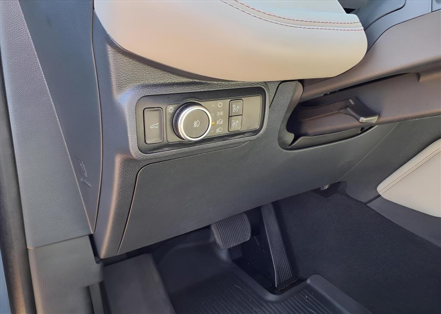 2025 Ford Explorer Active - Photo 12