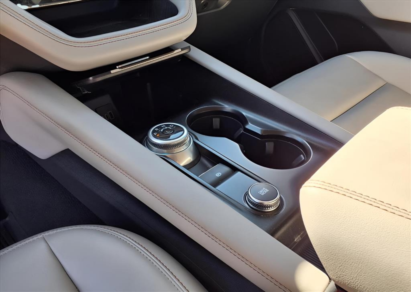 2025 Ford Explorer Active - Photo 15
