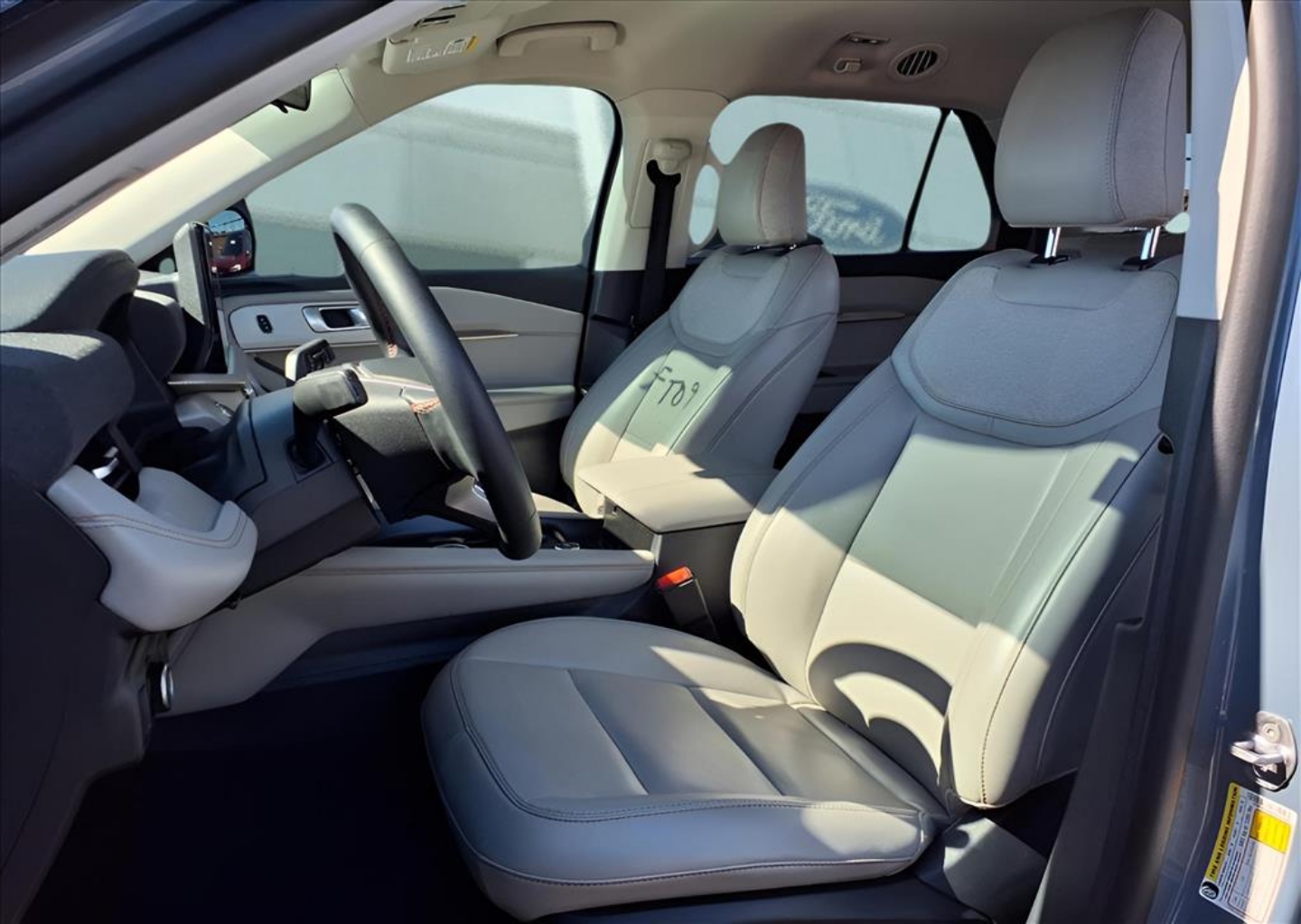 2025 Ford Explorer Active - Photo 17