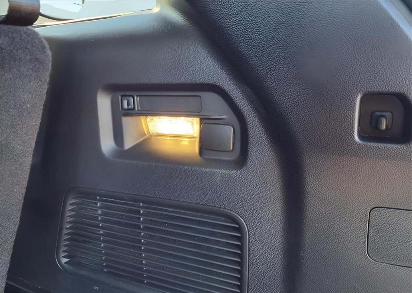 2025 Ford Explorer Active - Photo 19