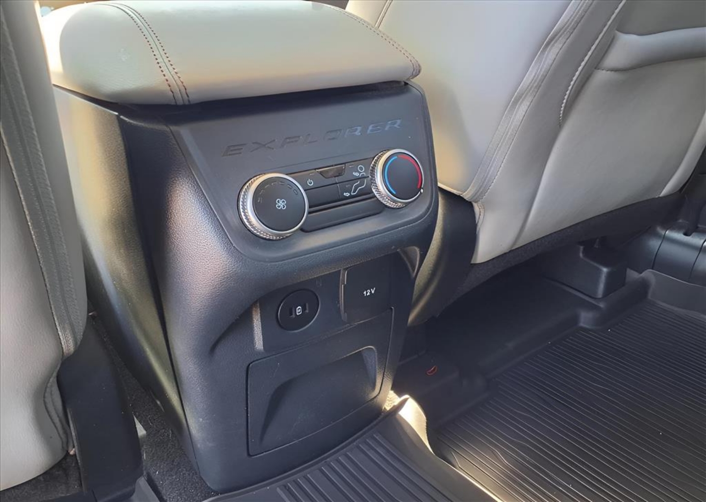 2025 Ford Explorer Active - Photo 22