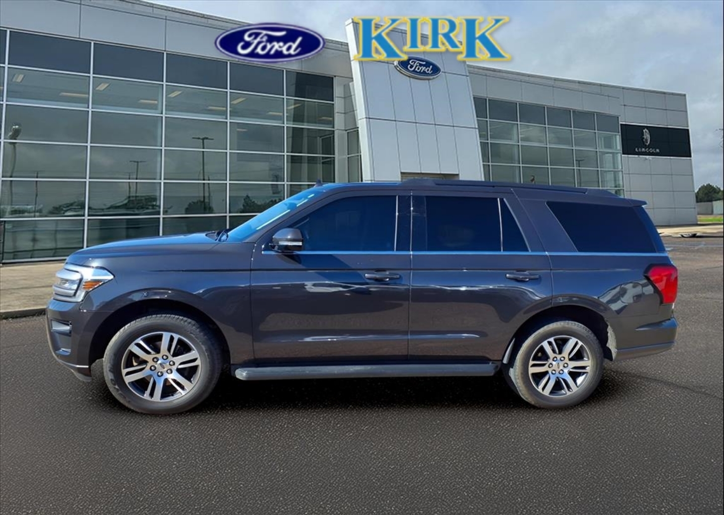 2024 Ford Expedition XLT's photo