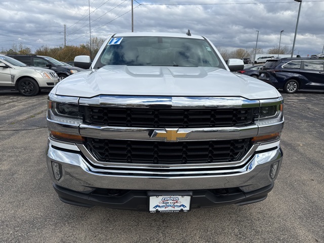 2017 Chevrolet Silverado 1500 LT photo 2