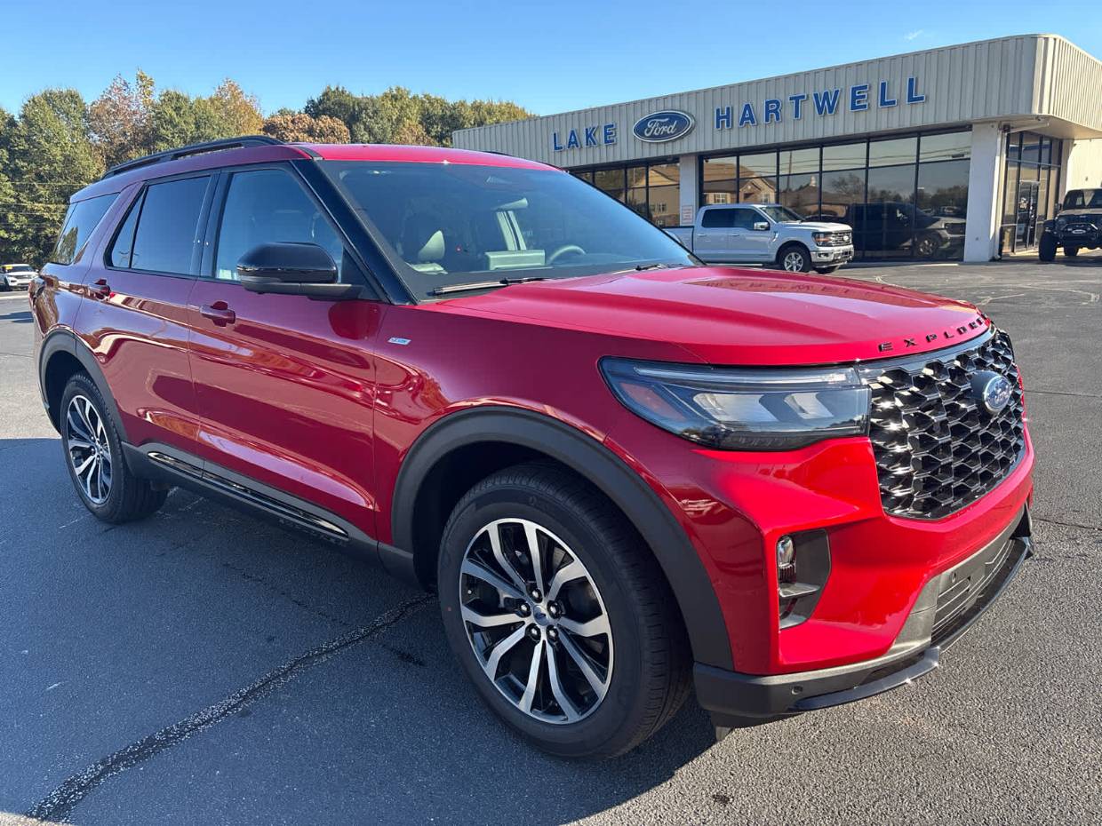 2026 Ford Explorer ST-LINE's photo